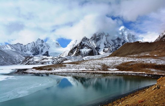 Opt For A Sikkim Tour Package & Fall In Love With The Stunning Lakes